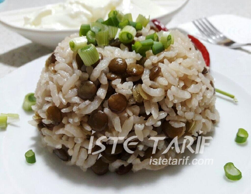 Yeşil Mercimekli Renkli Pilav Tarifi Yeşil Mercimekli Renkli Pilav Tarifi
