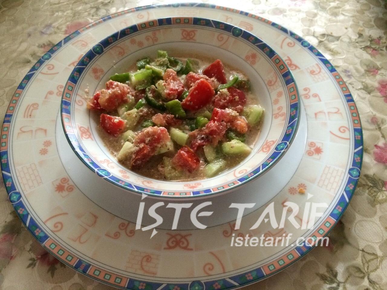 Gürcü usulü yaz salatası